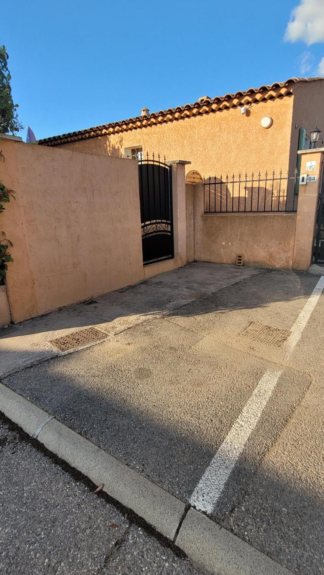 Le Petit Chez Nous Gite Climatise Jardin Pignans Bagian luar foto