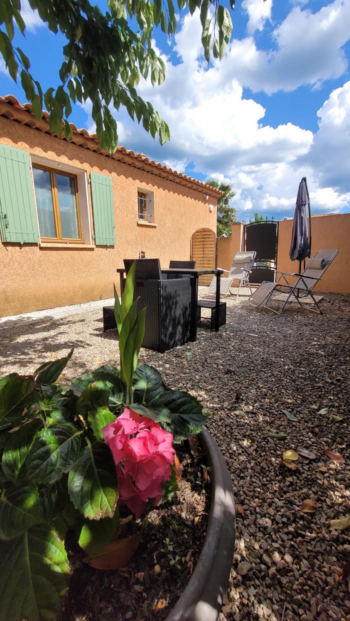 Le Petit Chez Nous Gite Climatise Jardin Pignans Bagian luar foto